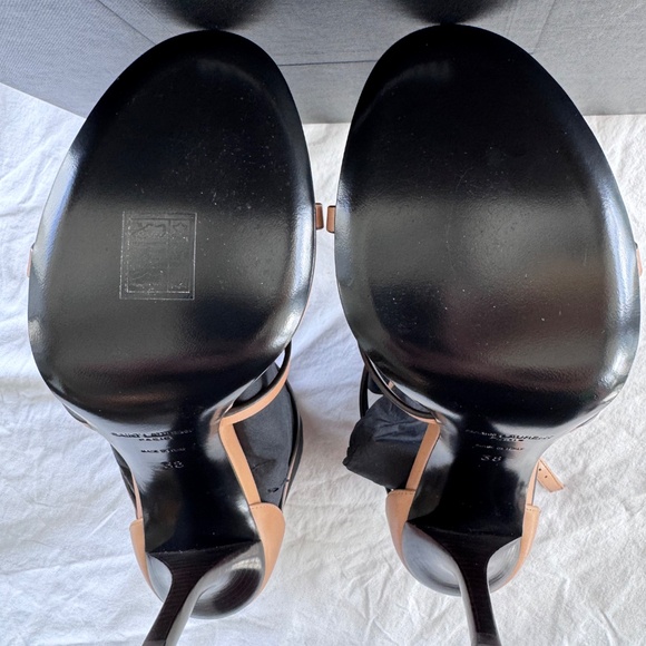 Saint Laurent Cassandra YSL Medallion Stiletto - Picture 9 of 9